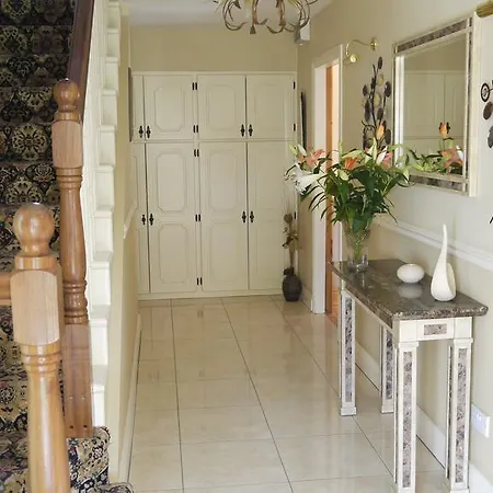 Nymphsfield House Bed & Breakfast Cong