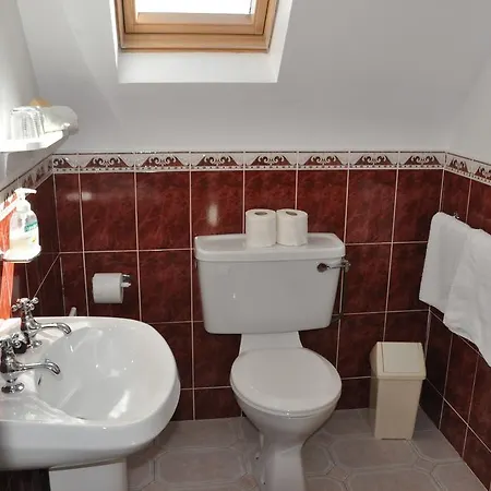 Nymphsfield House Bed & Breakfast 4*