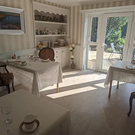 Nymphsfield House Bed & Breakfast