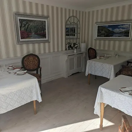 Bed & Breakfast Nymphsfield House 4*
