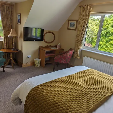 Nymphsfield House Bed & Breakfast Cong