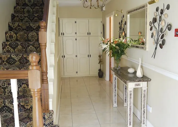 Nymphsfield House Bed & Breakfast Cong