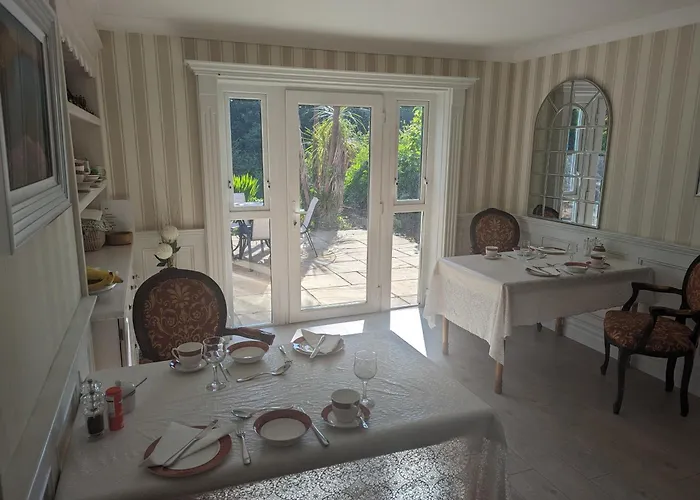 Nymphsfield House Bed & Breakfast 4*